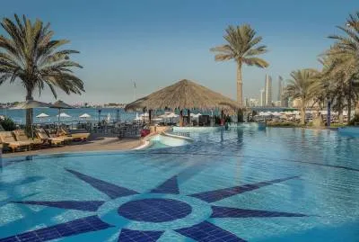 Radisson Blu Hotel & Resort, Abu Dhabi Corniche 5*
