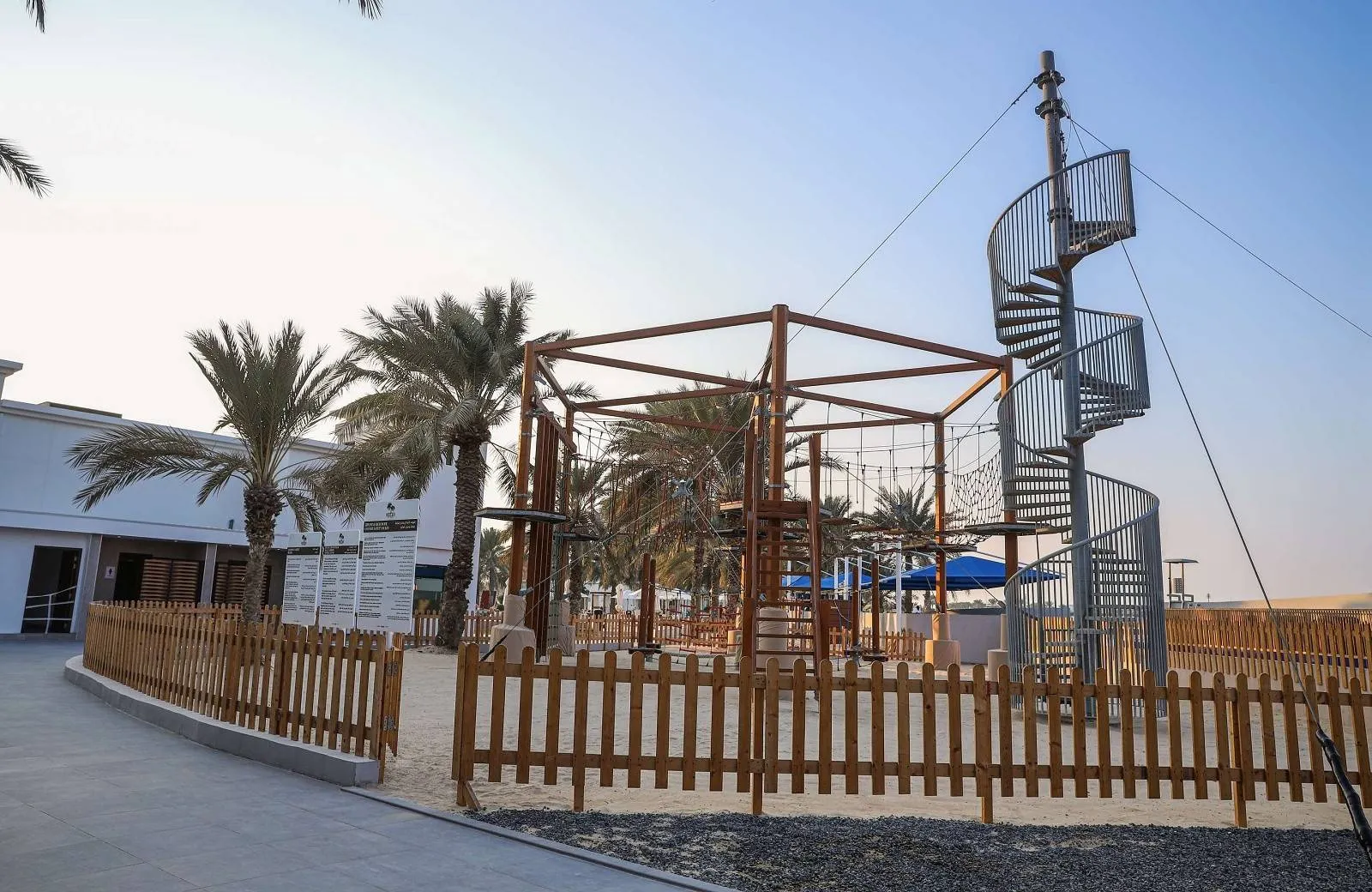 Radisson Blu Hotel & Resort, Abu Dhabi Corniche 5*