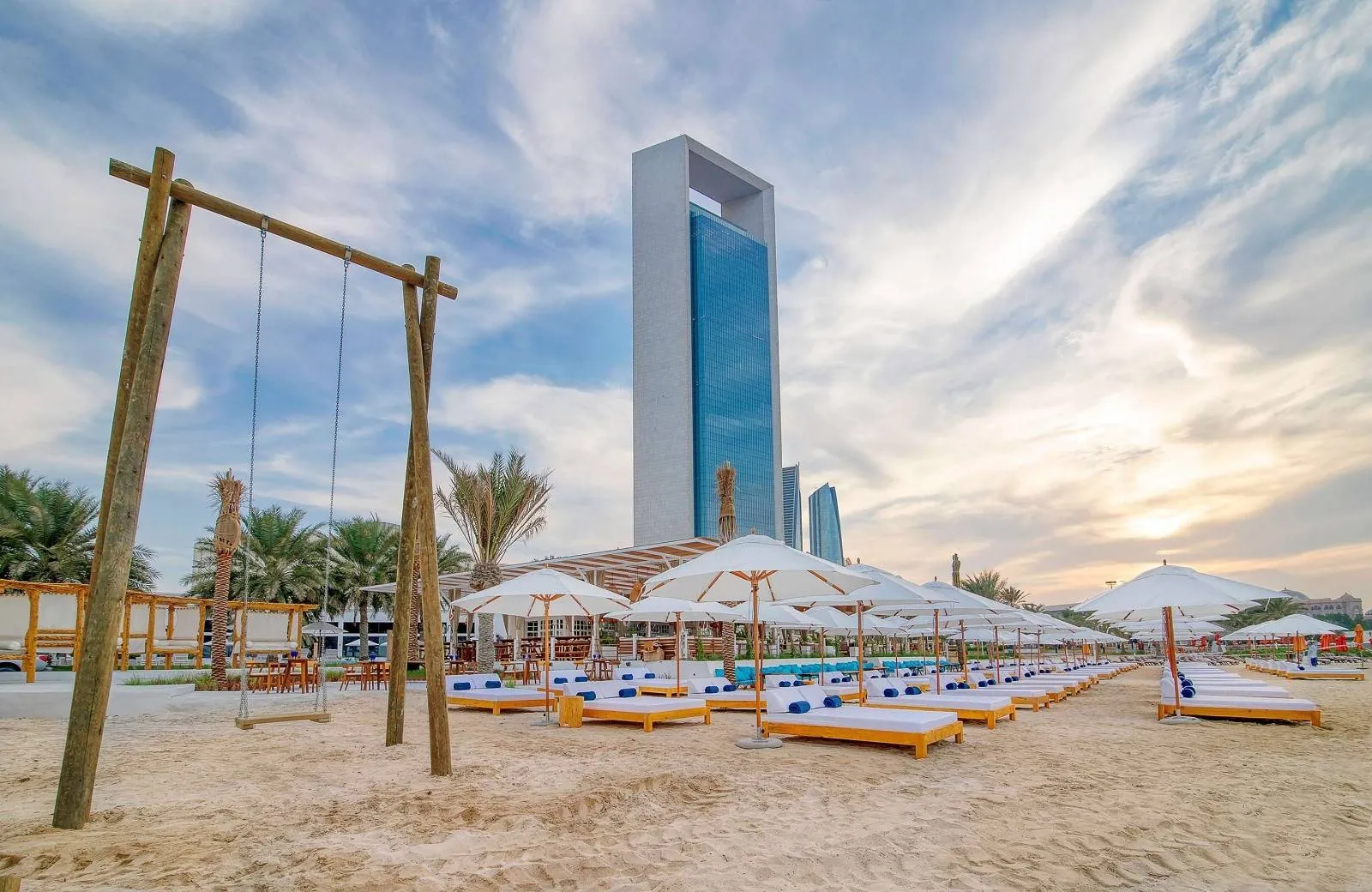 Radisson Blu Hotel & Resort, Abu Dhabi Corniche 5*