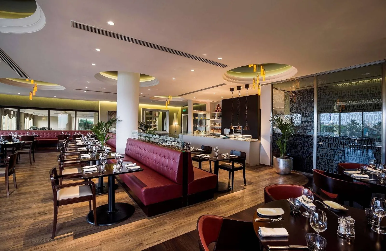 Radisson Blu Hotel & Resort, Abu Dhabi Corniche 5*