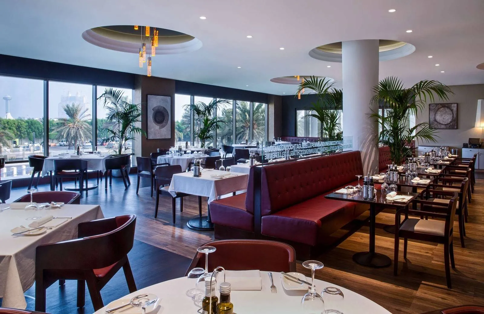 Radisson Blu Hotel & Resort, Abu Dhabi Corniche 5*