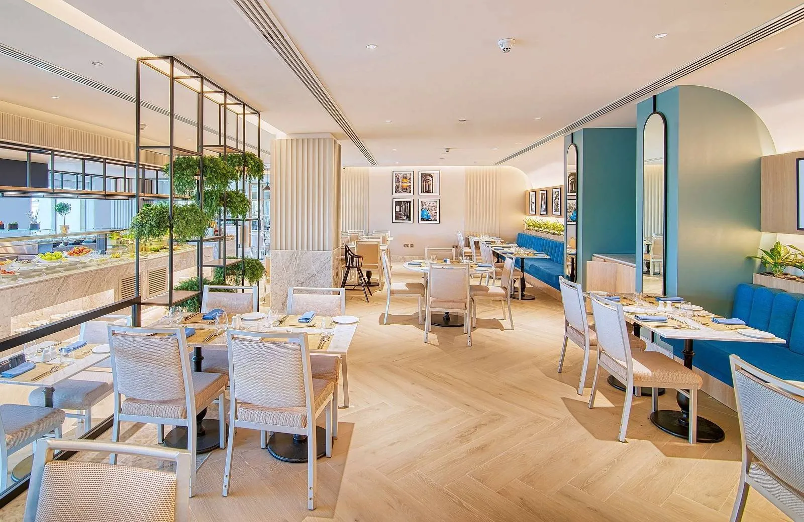 Radisson Blu Hotel & Resort, Abu Dhabi Corniche 5*