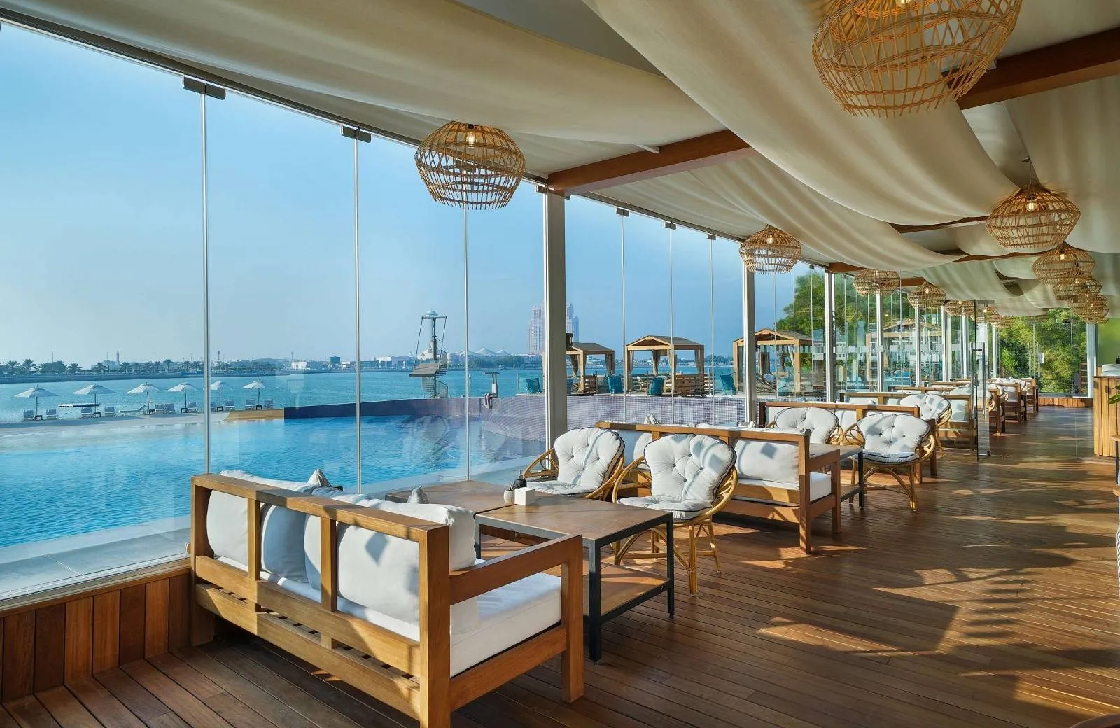 Radisson Blu Hotel & Resort, Abu Dhabi Corniche 5*