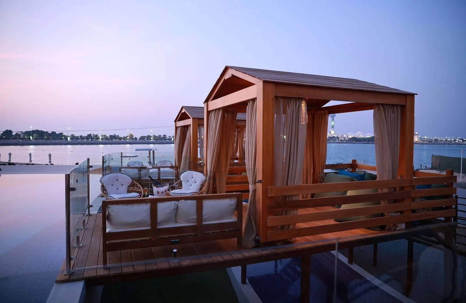 Radisson Blu Hotel & Resort, Abu Dhabi Corniche 5*