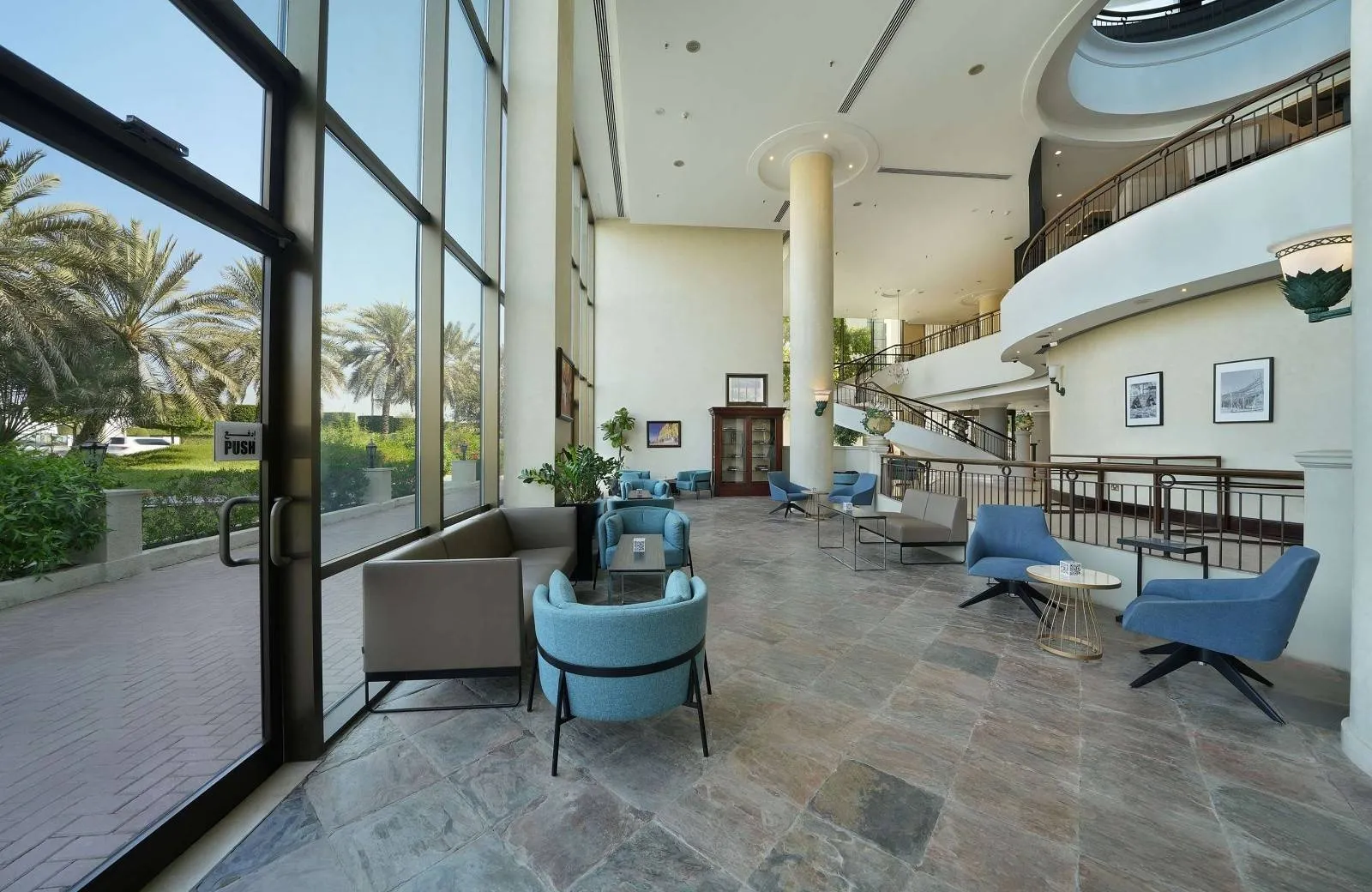 Radisson Blu Hotel & Resort, Abu Dhabi Corniche 5*