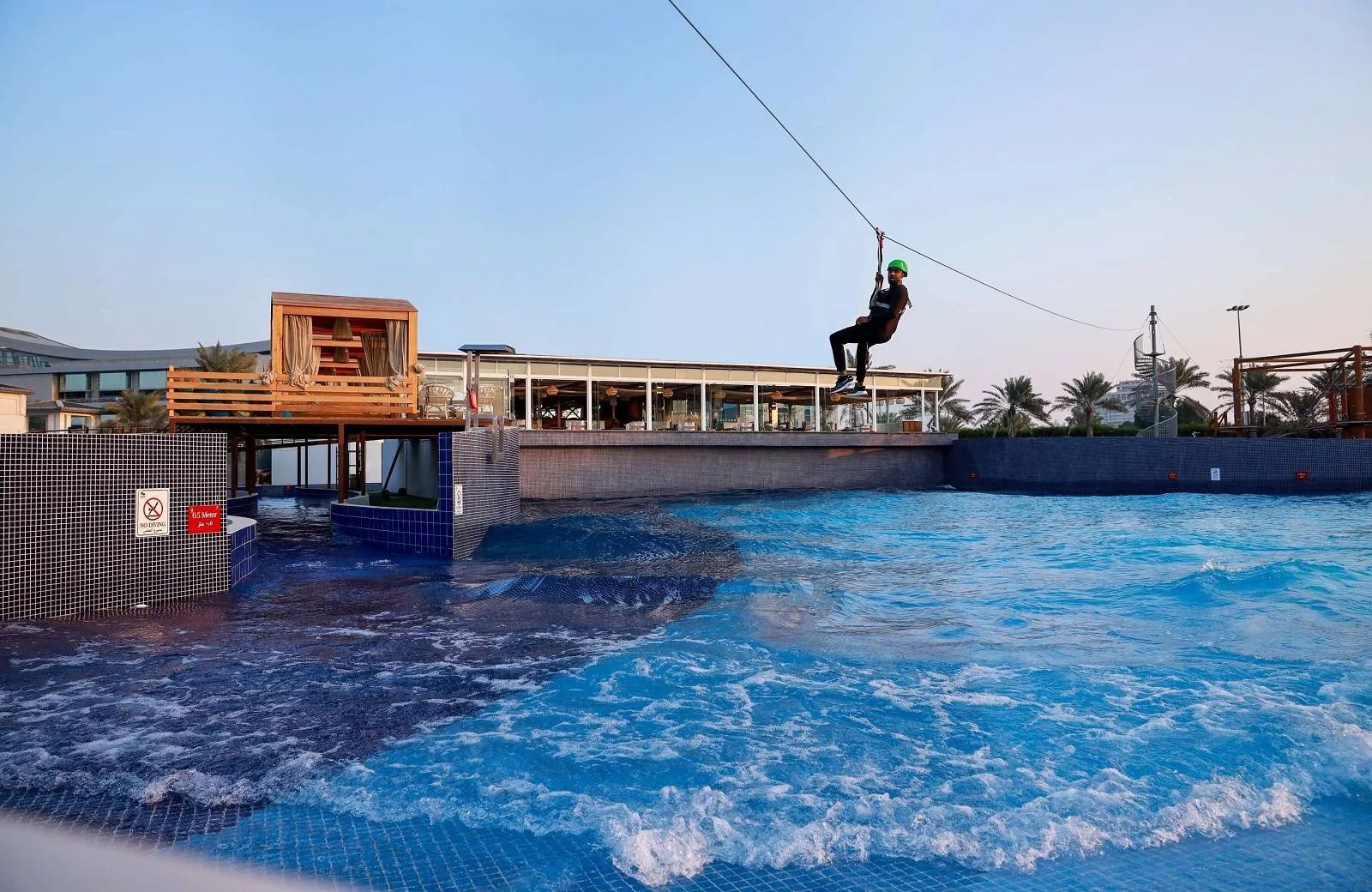 Radisson Blu Hotel & Resort, Abu Dhabi Corniche 5*