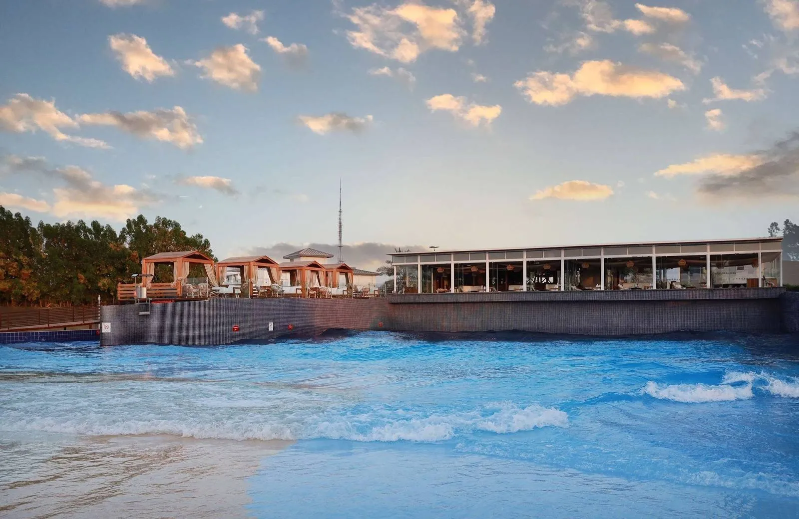 Radisson Blu Hotel & Resort, Abu Dhabi Corniche 5*