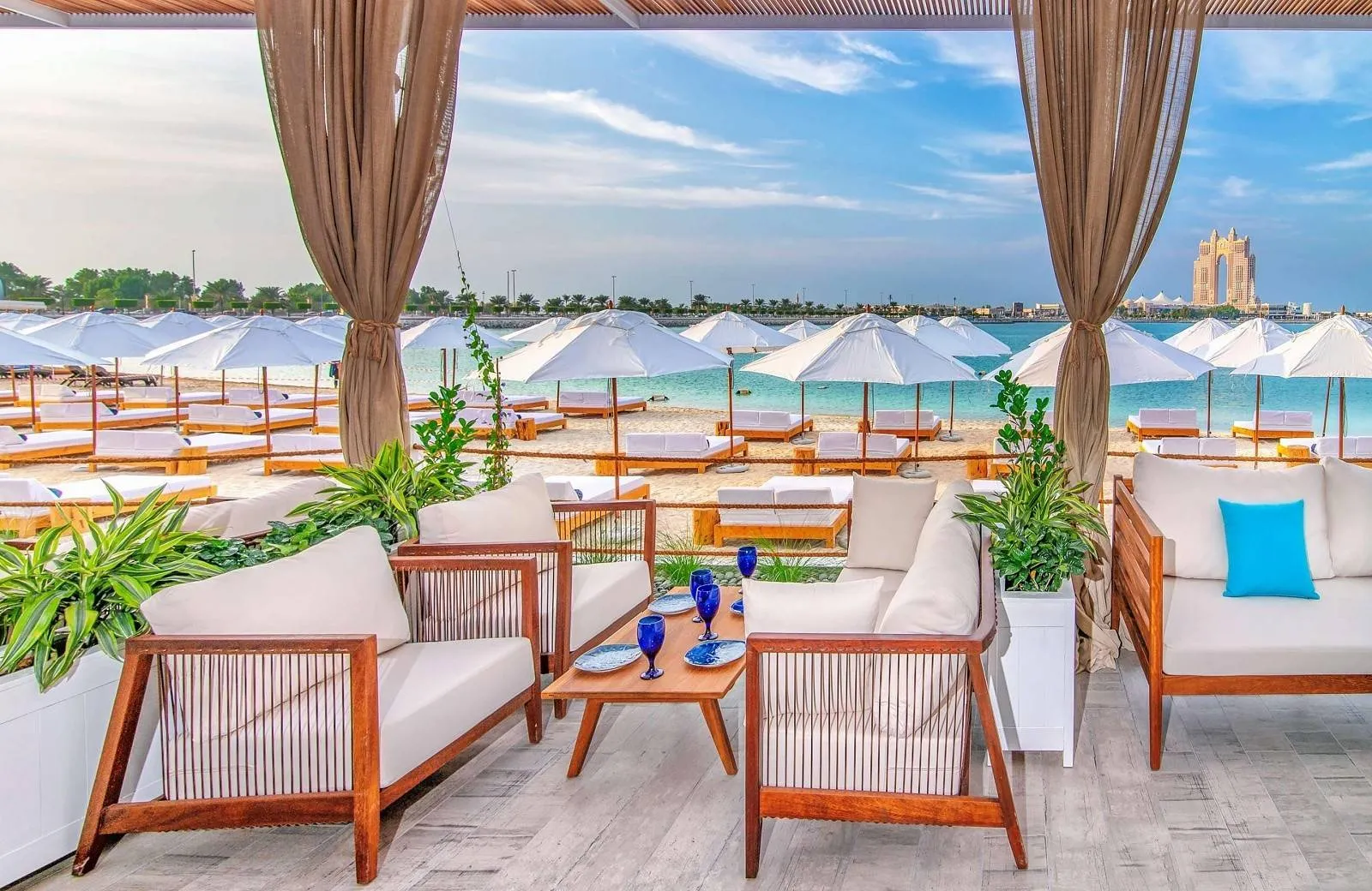 Radisson Blu Hotel & Resort, Abu Dhabi Corniche 5*