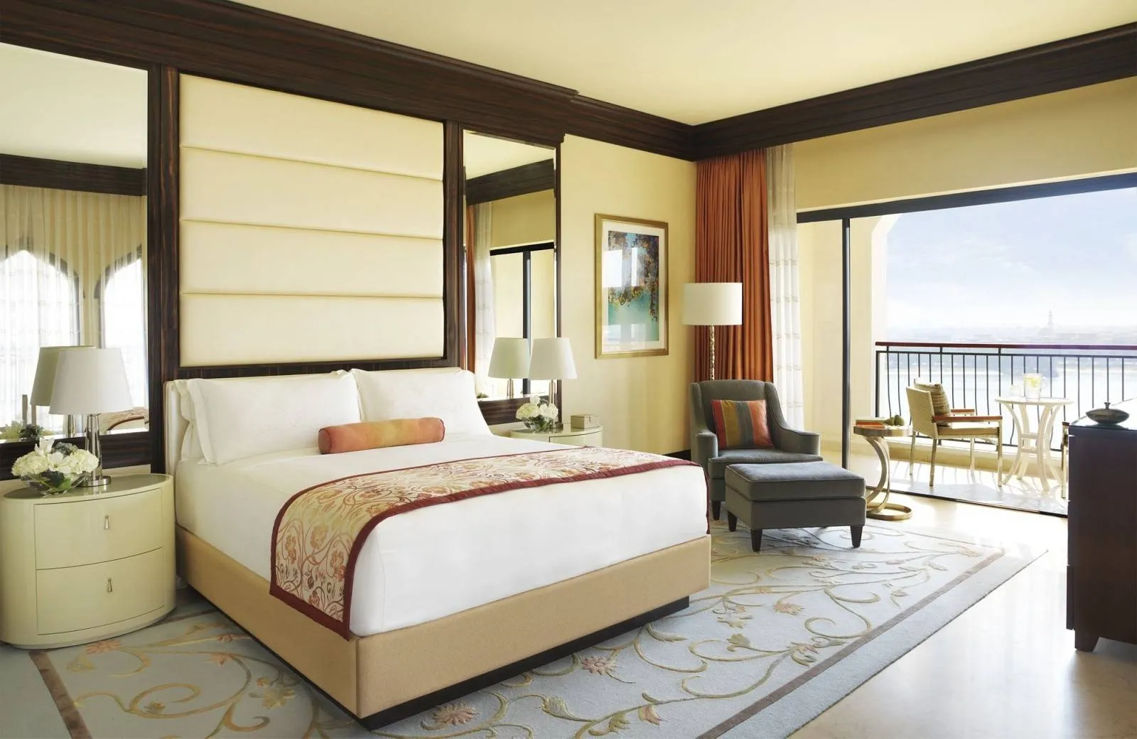 The Ritz-Carlton Abu Dhabi, Grand Canal 5*