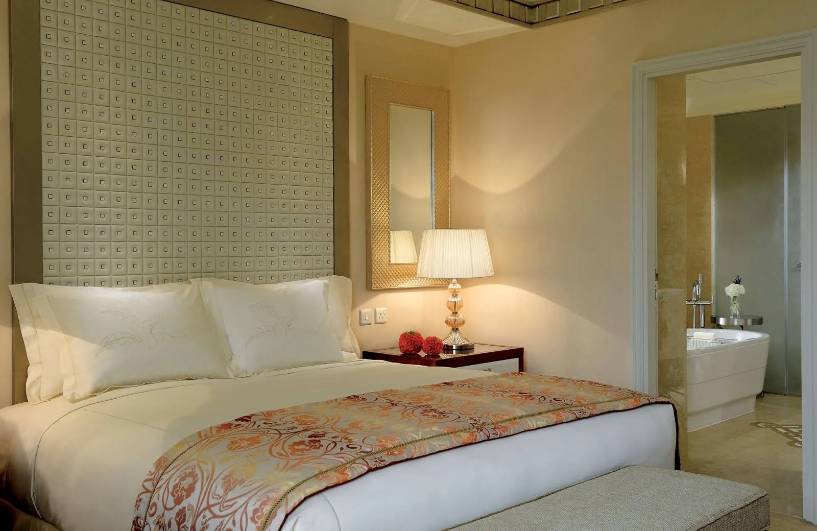 The Ritz-Carlton Abu Dhabi, Grand Canal 5*