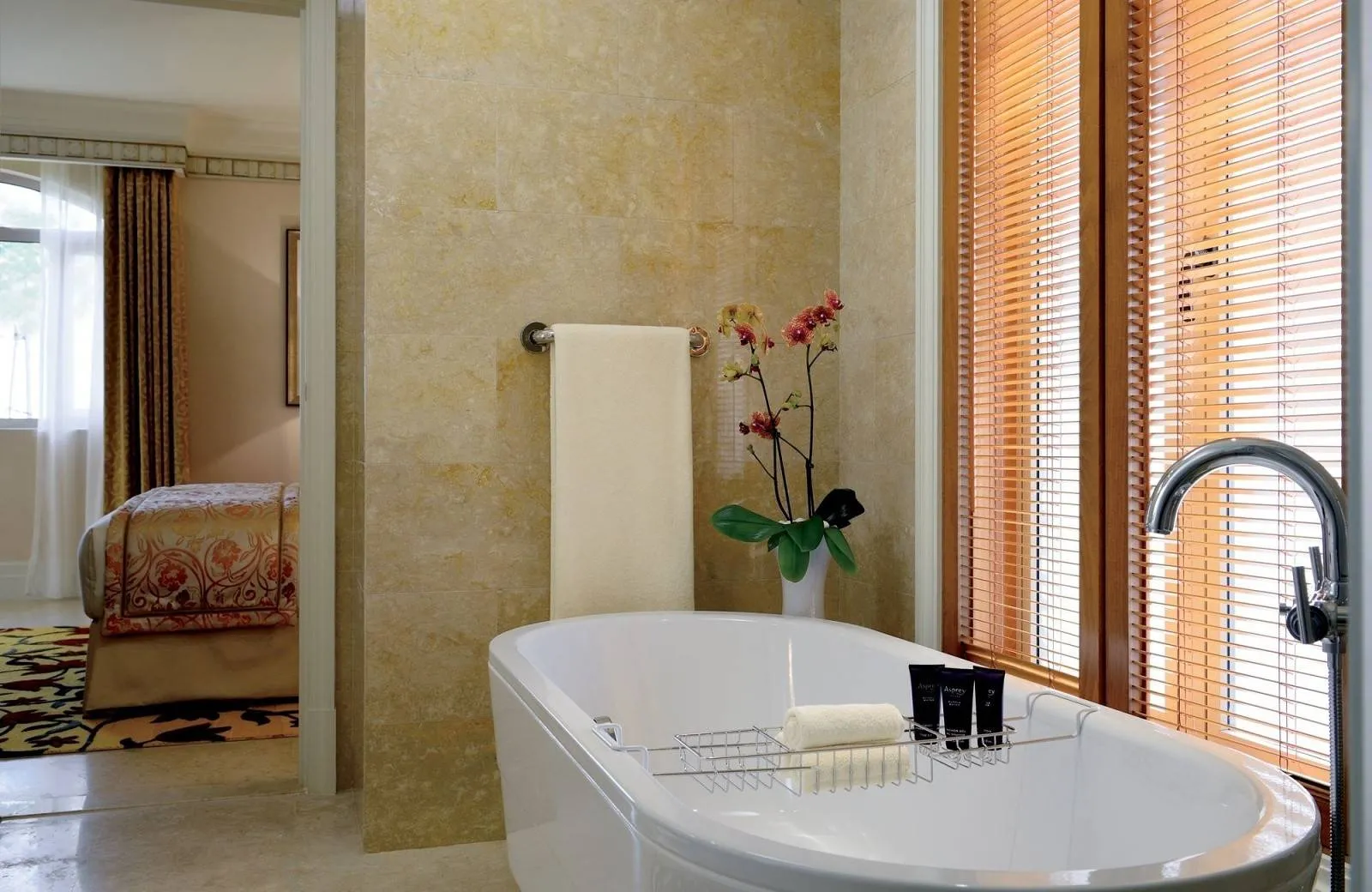 The Ritz-Carlton Abu Dhabi, Grand Canal 5*