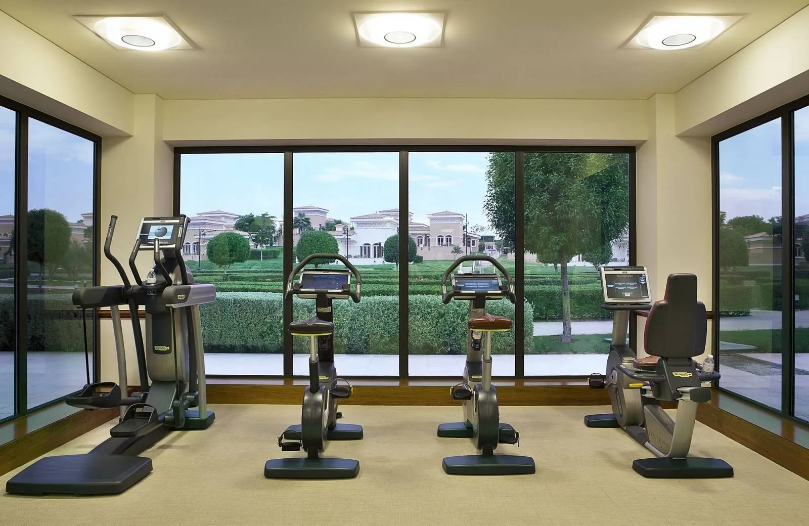The Ritz-Carlton Abu Dhabi, Grand Canal 5*