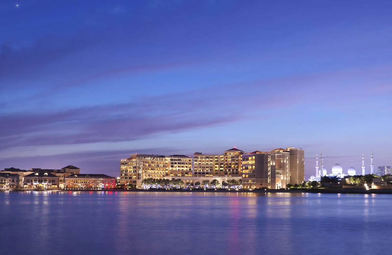 The Ritz-Carlton Abu Dhabi, Grand Canal 5*