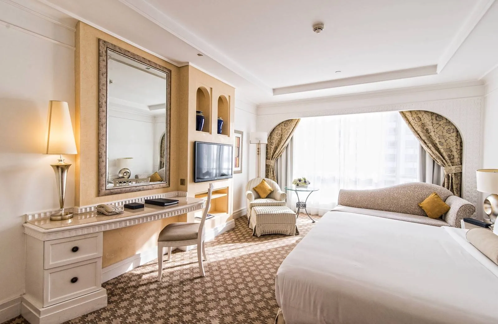 Al Habtoor Grand Resort, Autograph Collection 5*