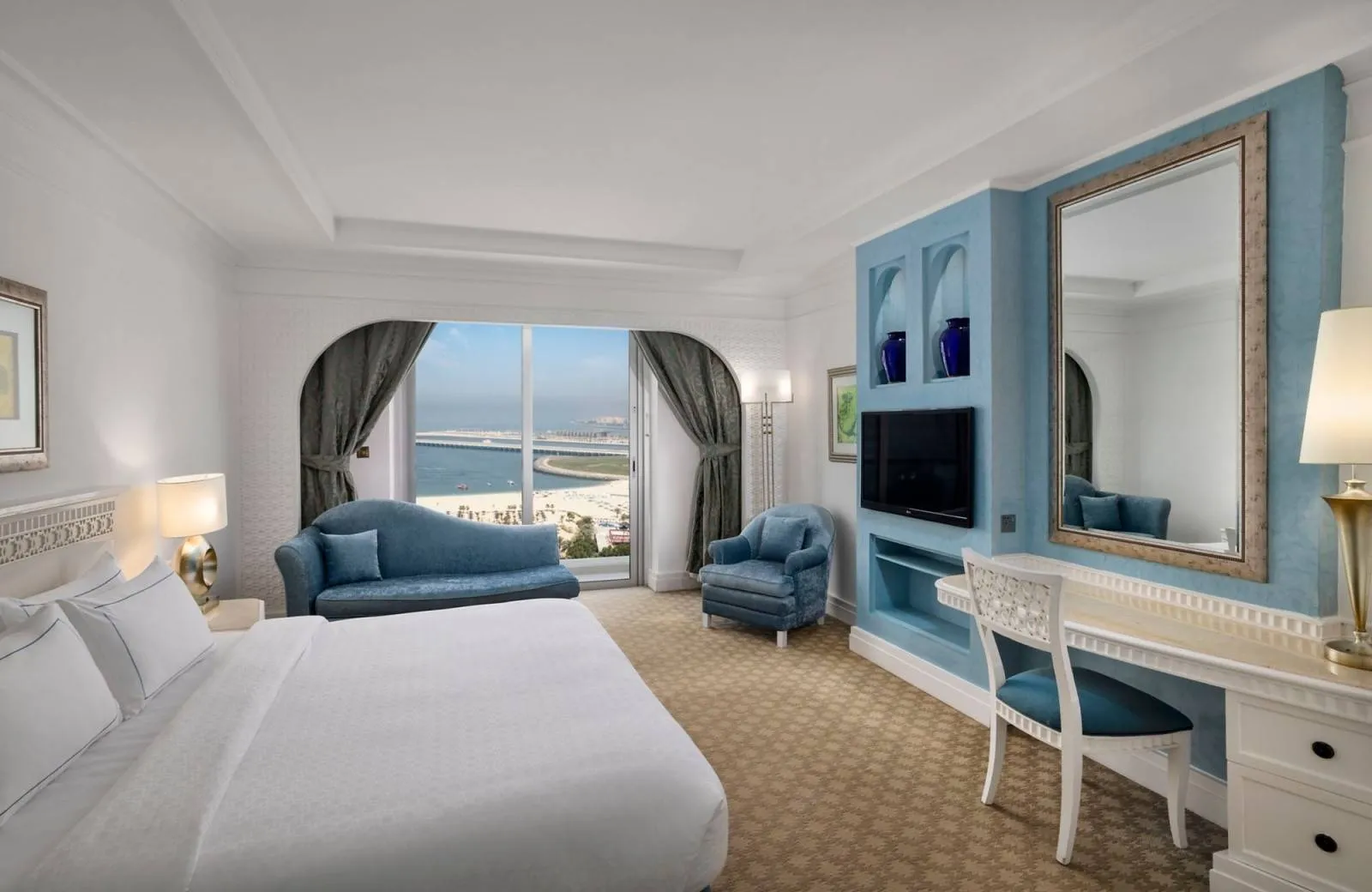 Al Habtoor Grand Resort, Autograph Collection 5*