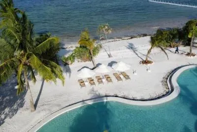 Zanziblue Waves Beach Resort 5*