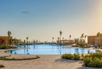 Three Corners Happy Life Beach Resort  4*