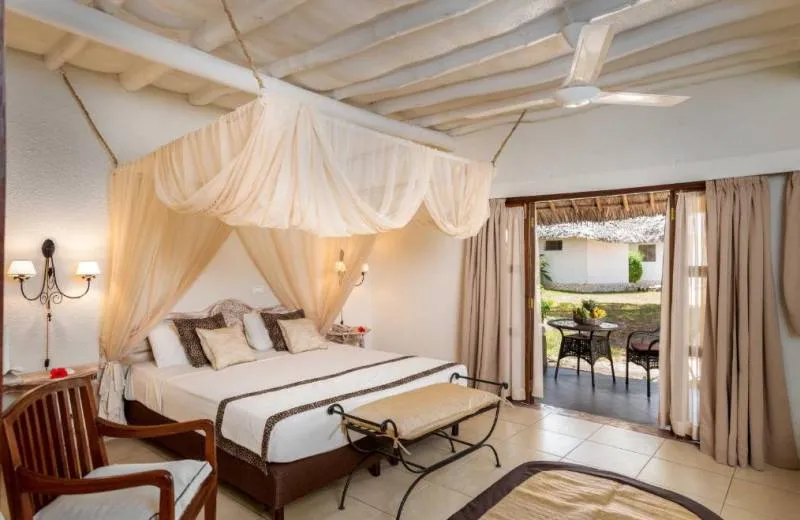 Karafuu Hotel Beach Resort  5*