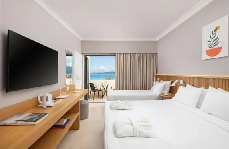 Roda Beach Resort & Spa 5*