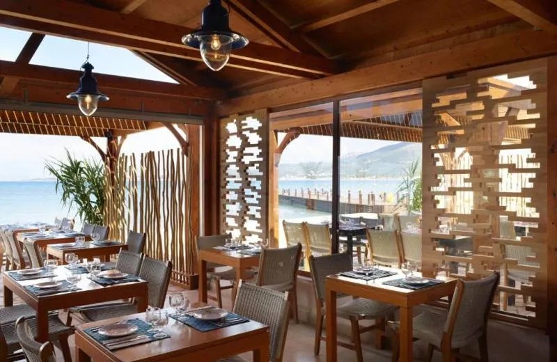 Roda Beach Resort & Spa 5*