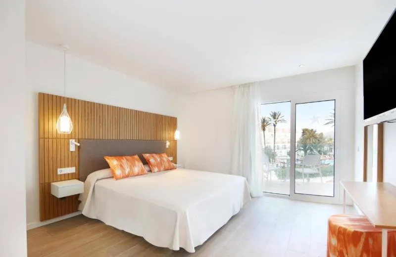 Iberostar Waves Playa de Muro  4*