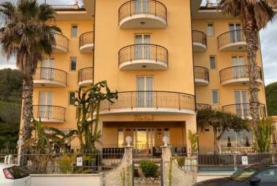 Lion's Hotel 3*