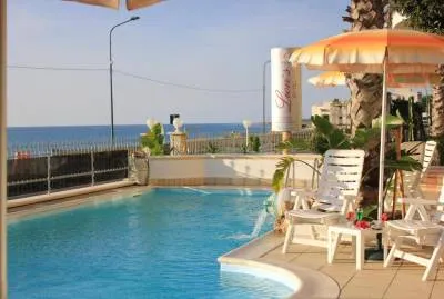 Lion's Hotel 3*