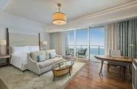 King Deluxe Skyline Sea View