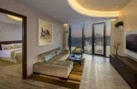 Premium Suite One Bedroom with Balcony, Palm Sea View and Club Lounge Access