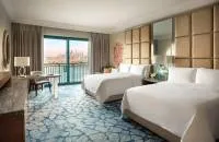 Palm Queen Room
