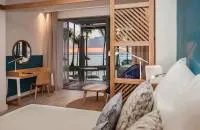 Swim-Up Room