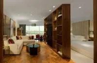 Grand Deluxe Family Room