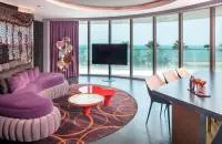 Cool Corner Suite