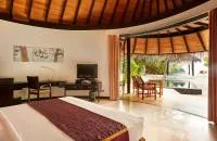 Deluxe Beach Villa with Pool