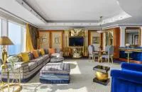 Deluxe Palm Suite