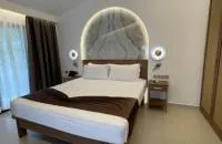 Silhouette Honeymoon Room