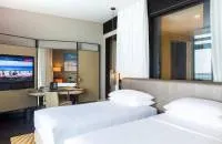 1 King / 2 Twin Beds With Balcony