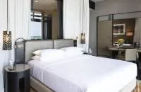 1 King / 2 Twin Beds Club Access With Balcony