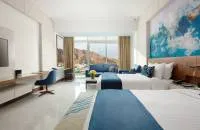 Superior Room Mountain View Queen