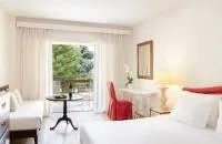  superior room garden view & private balcony 