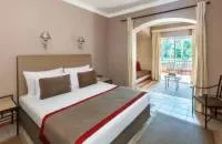 Family Double room with pool view