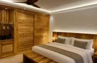 Premium Deluxe Pool and Ocean View Room
