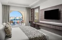 Deluxe room with pool view